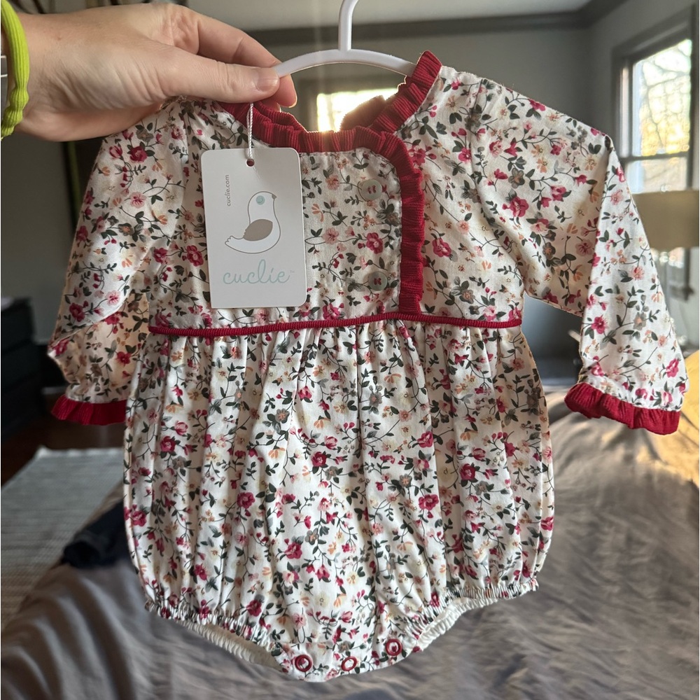 Cuclie size 3month holiday bubble new with tags